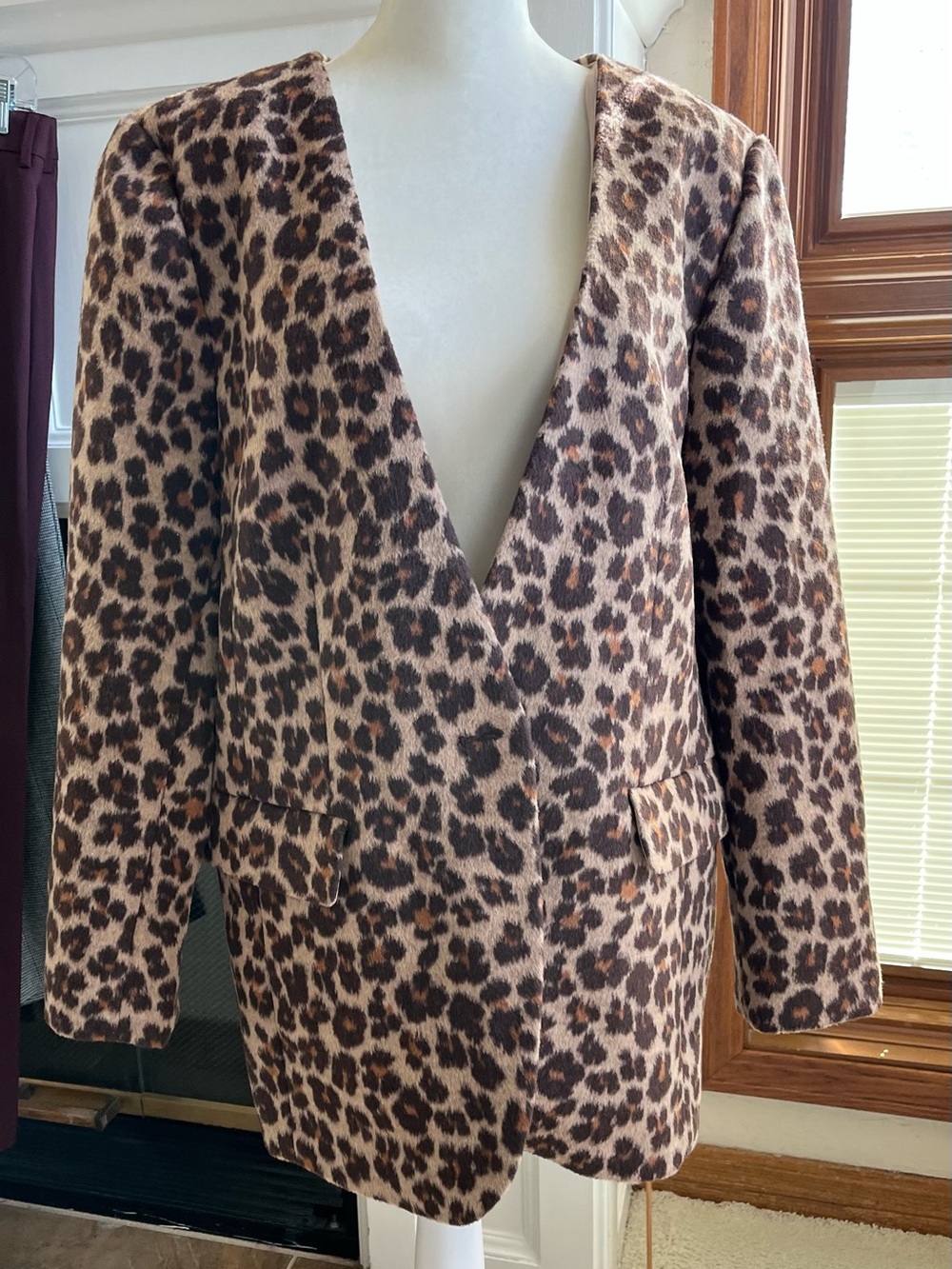 Ann Taylor Tailored V-Neck Single Button Blazer in Animal Print